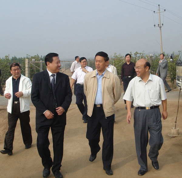 In2006,Song Enhua,vice governor of Hebei province came to our company for an inspection visit during the agricuture industrialization working conterence